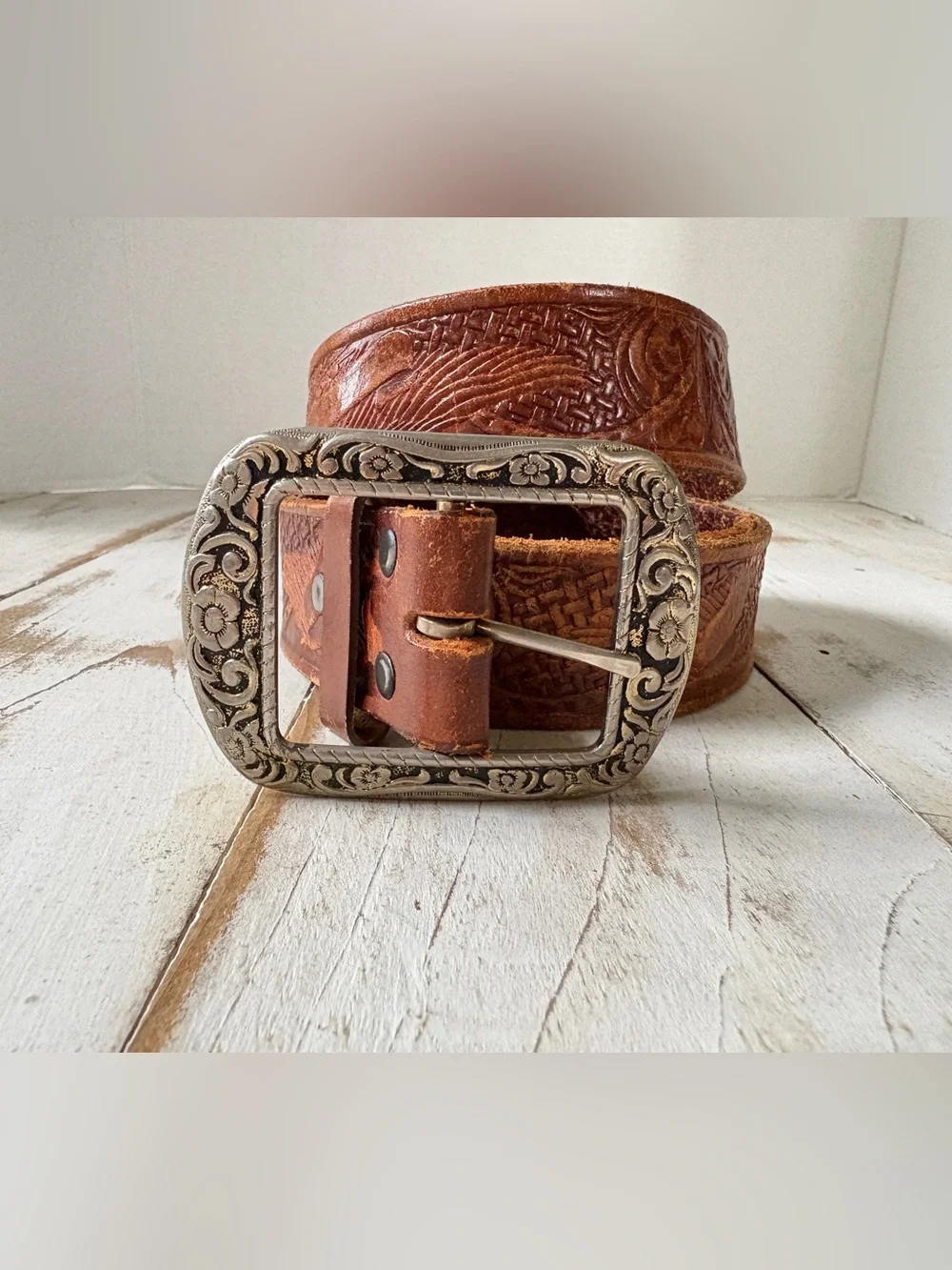 Vintage western top grain leather belt tooled made in Mexico silver buckle sz 44